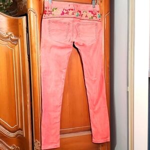 Free People corduroy peach color vintage jeans. Size 25. Beautiful enbroidery.